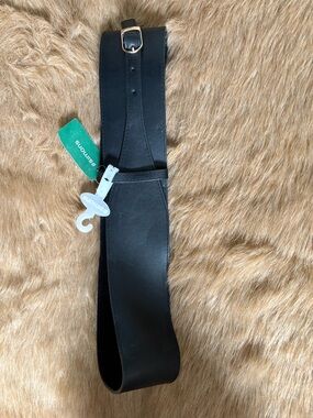 Simons Wide Black Fashion Belt with Gold-Tone Buckle